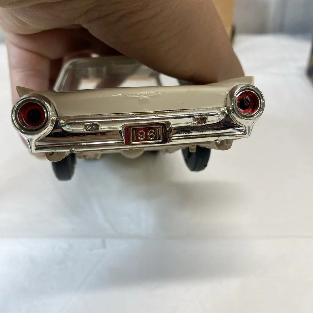 Vtg 1961 Ford Thunderbird Dealer PROMO 1/25 Orig Box T-bird‎ Crème Hardtop 2DR